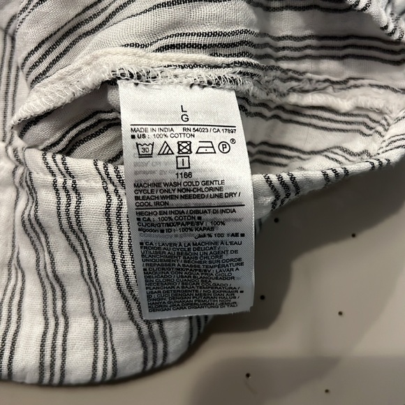 BNWT Old Navy Striped V-neck Blouse - Picture 5 of 5